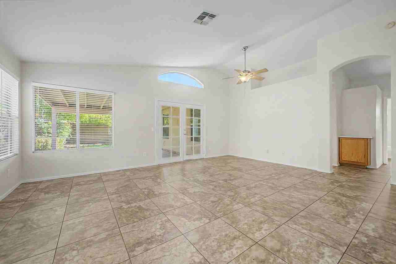 7435 W Louise Dr - Photo 3 of 28