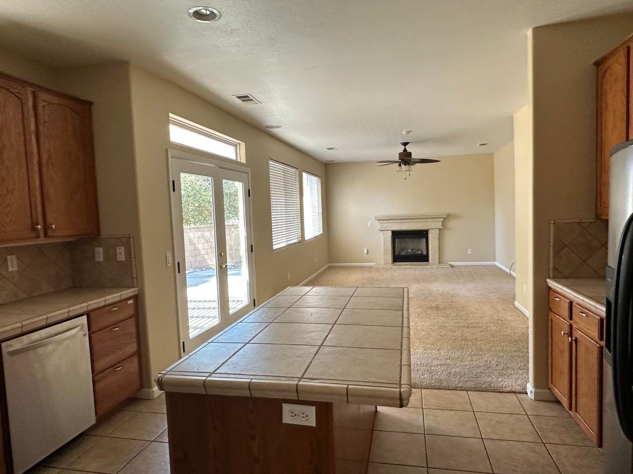 746 Jersey Ct - Photo 5 of 24
