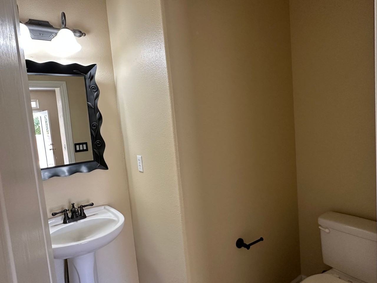 746 Jersey Ct - Photo 7 of 24