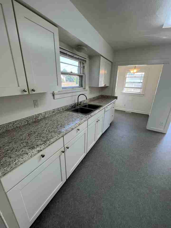 102 S 46th St - Photo 4 of 19