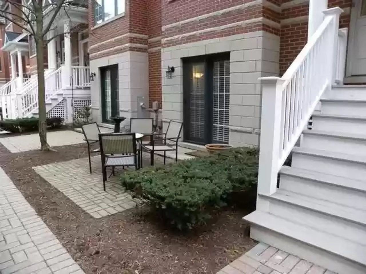 192 N Addison Ave - Photo 2 of 22