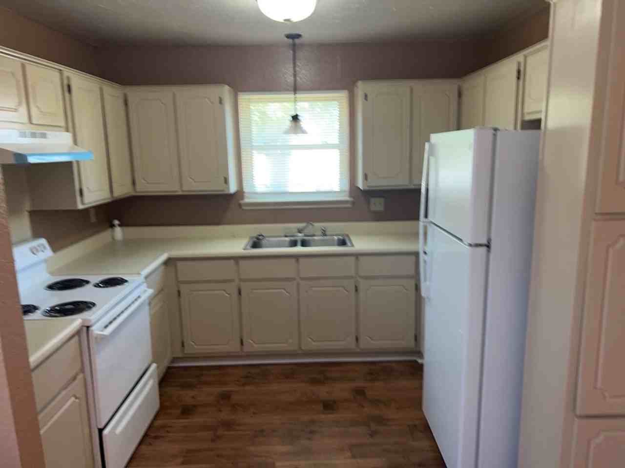 2212 Silverhill Dr - Photo 2 of 13