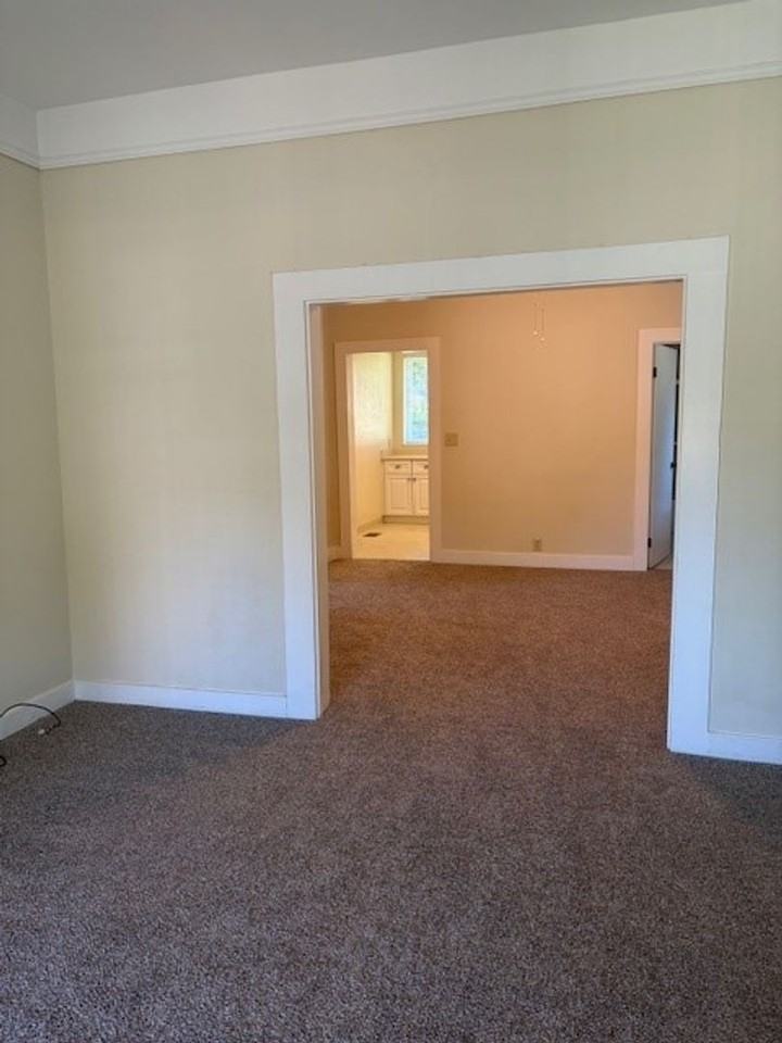 803 Natoma St - Photo 2 of 4