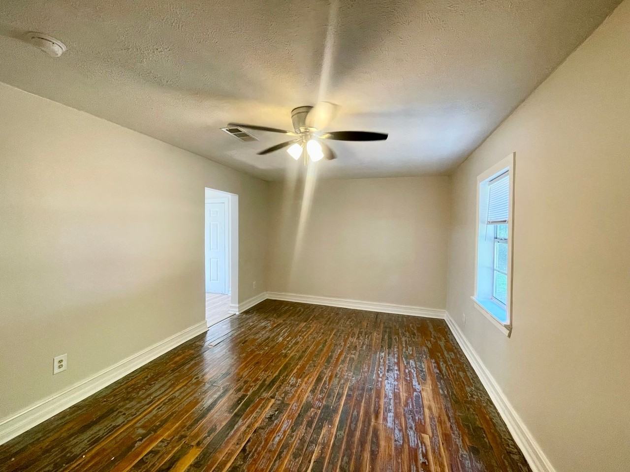 118 Pleasant St - Photo 2 of 6