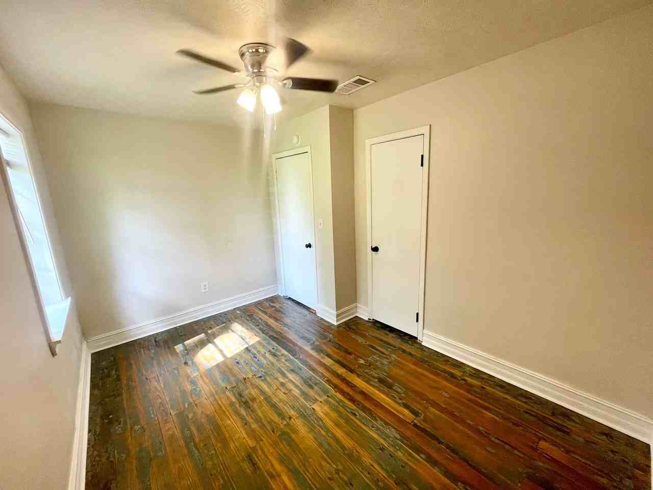 118 Pleasant St - Photo 3 of 6