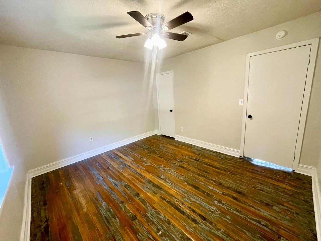 118 Pleasant St - Photo 4 of 6