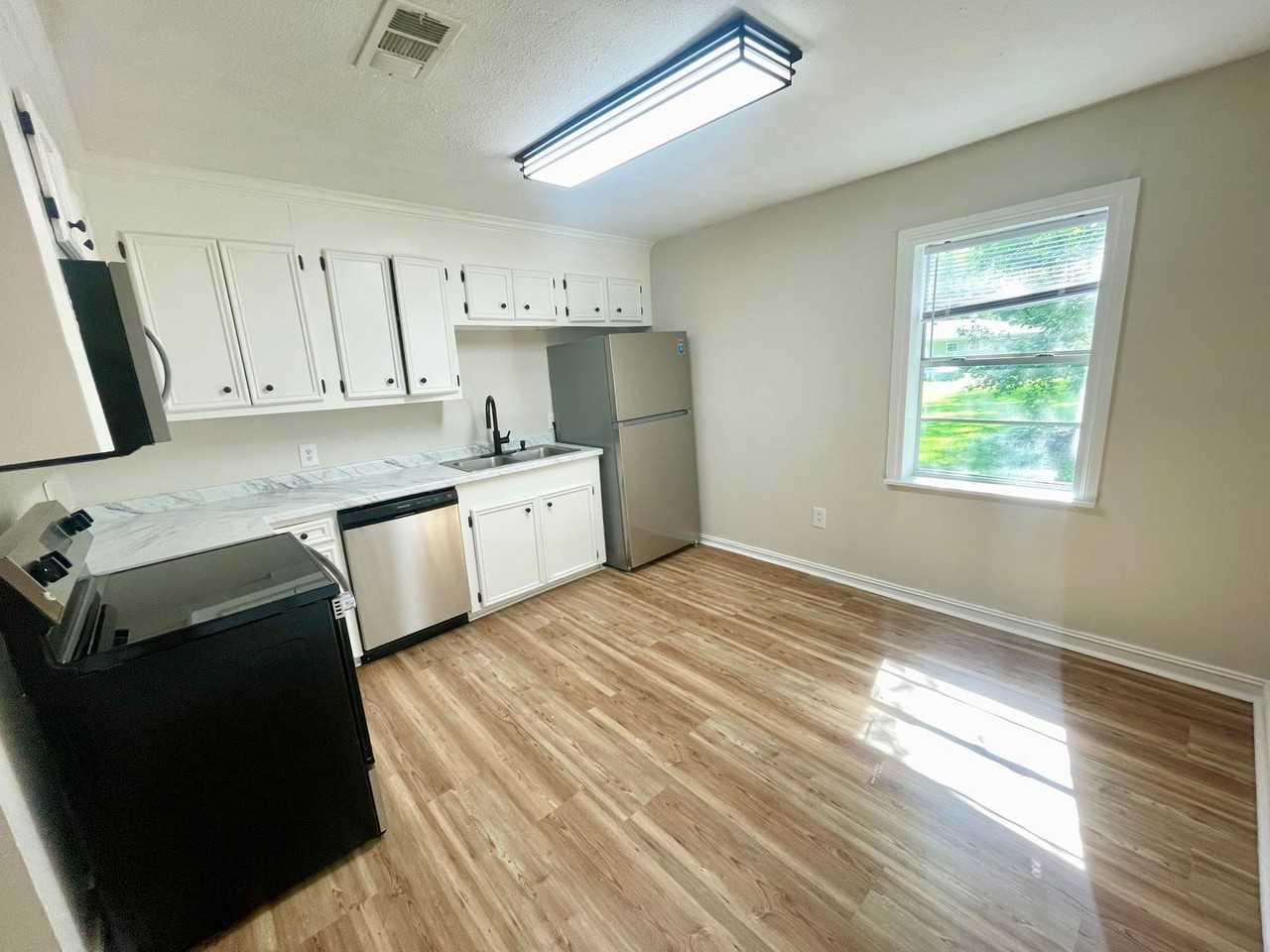 118 Pleasant St - Photo 5 of 6