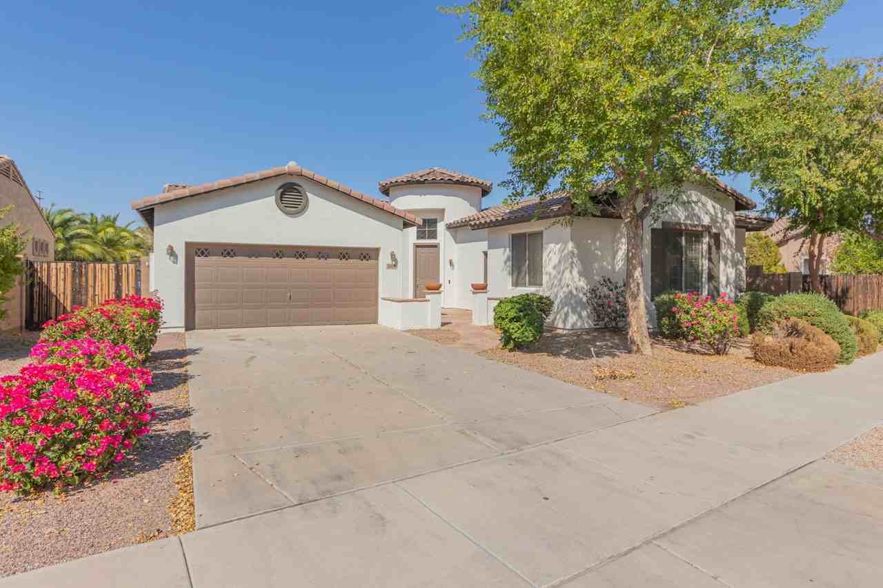 2206 W Fawn Dr - Photo 2 of 34