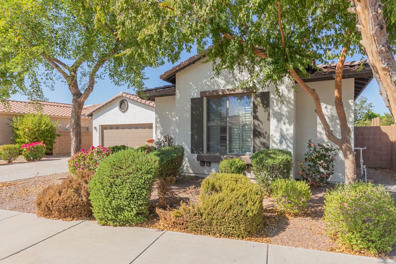 2206 W Fawn Dr - Photo 3 of 34