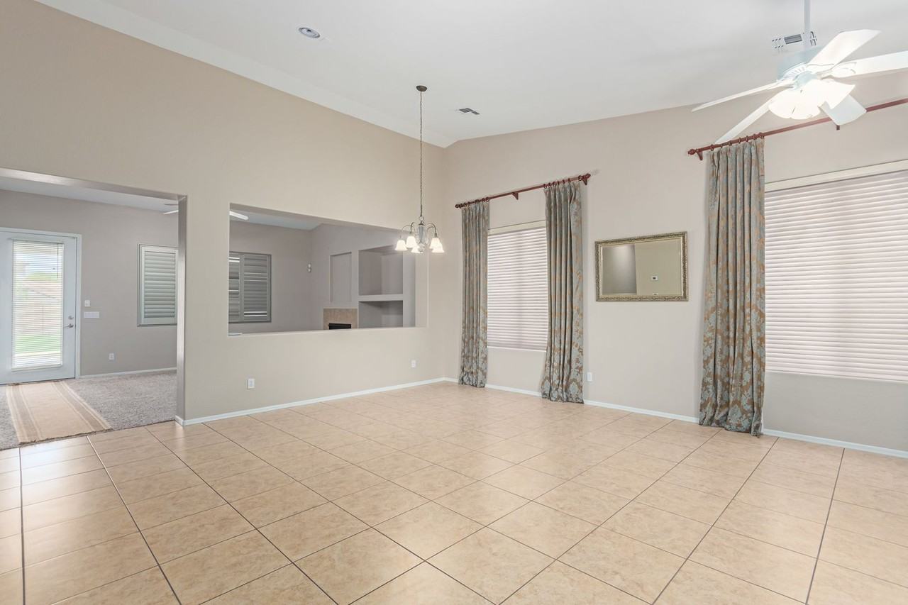 2206 W Fawn Dr - Photo 4 of 34