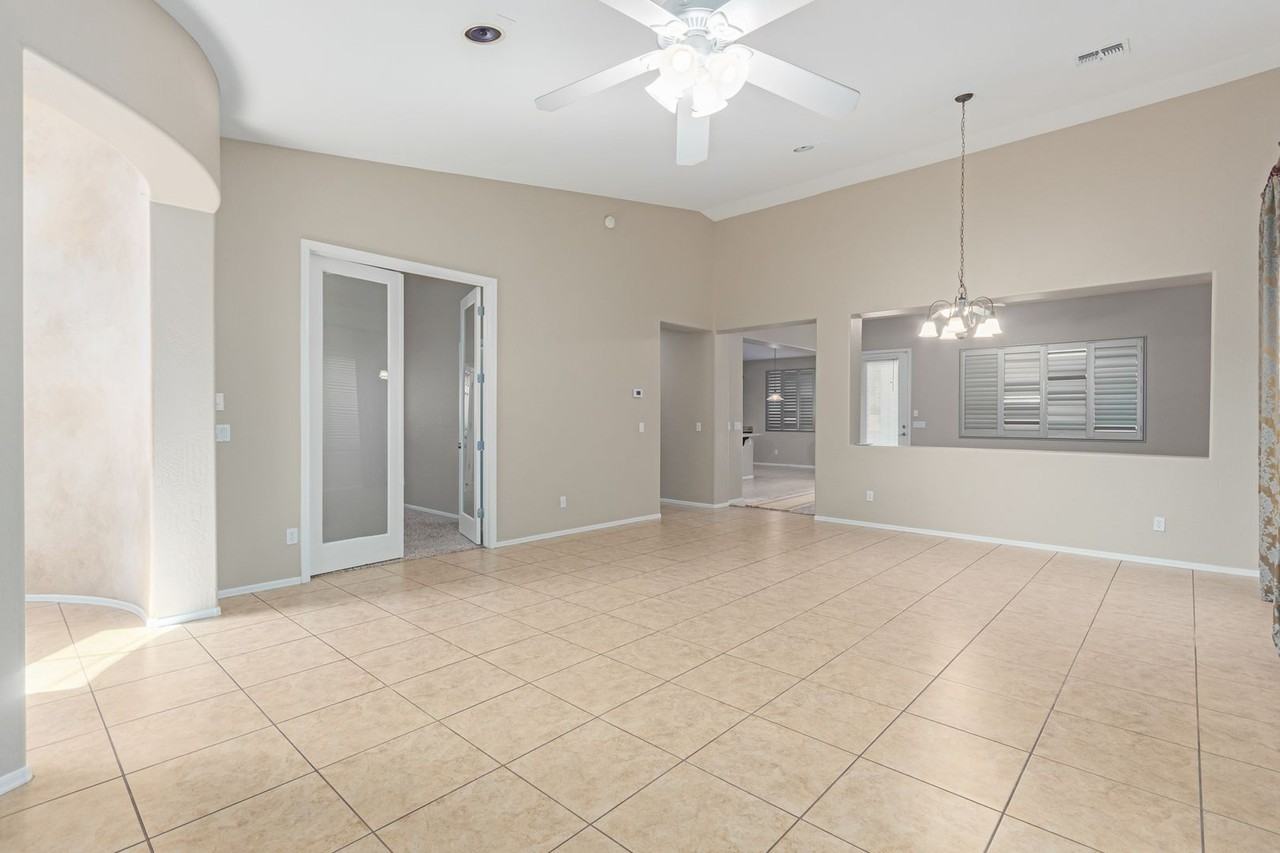 2206 W Fawn Dr - Photo 5 of 34