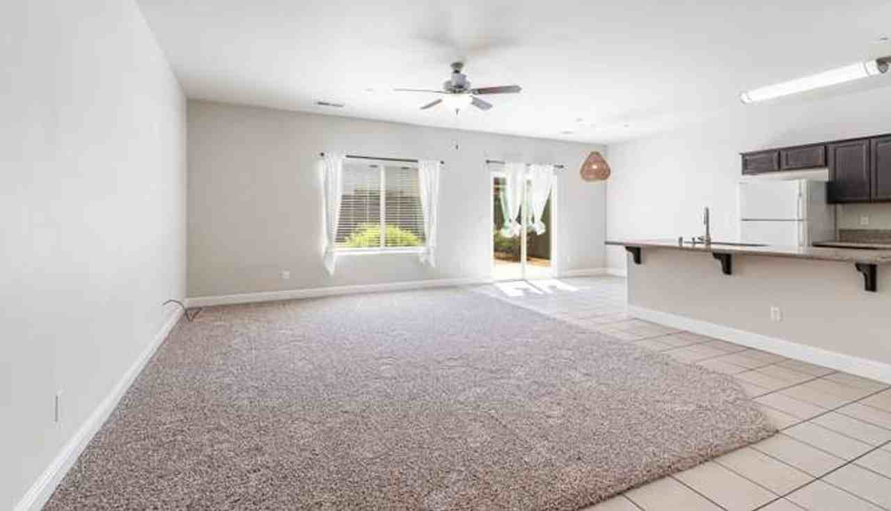 538 N Burgan Ave - Photo 3 of 29