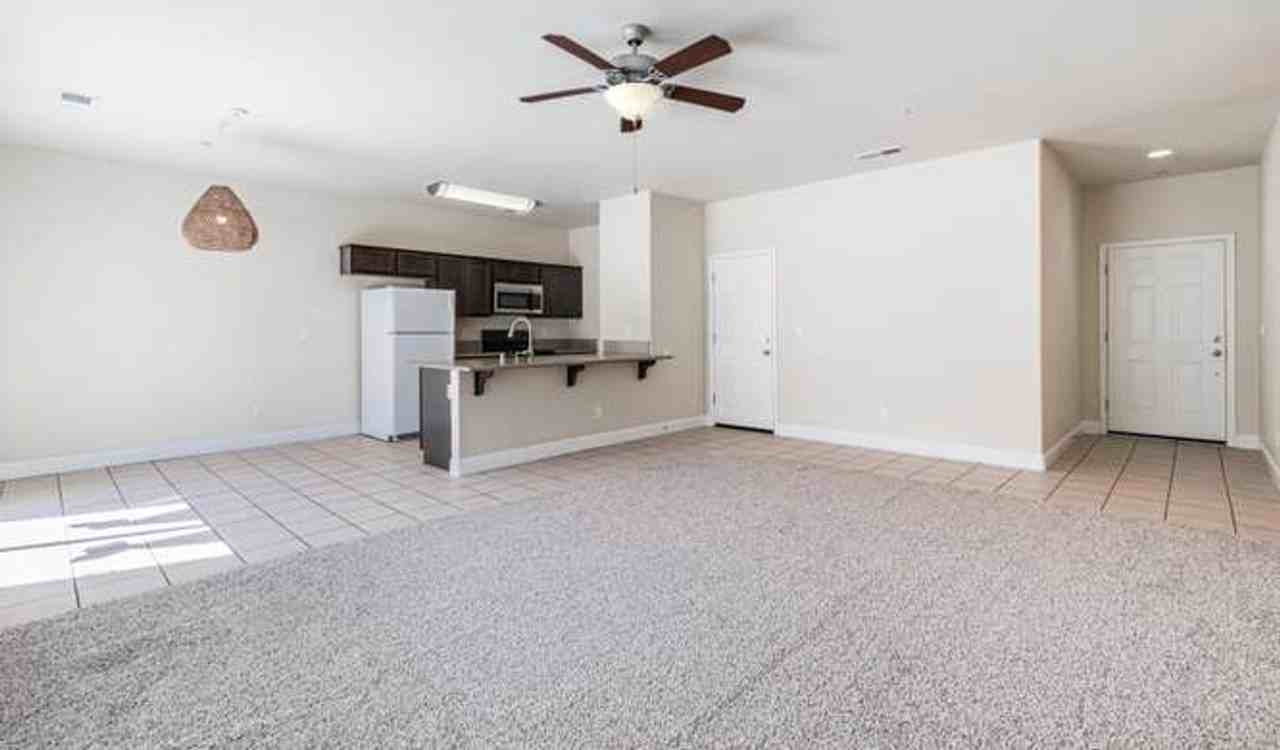 538 N Burgan Ave - Photo 5 of 29