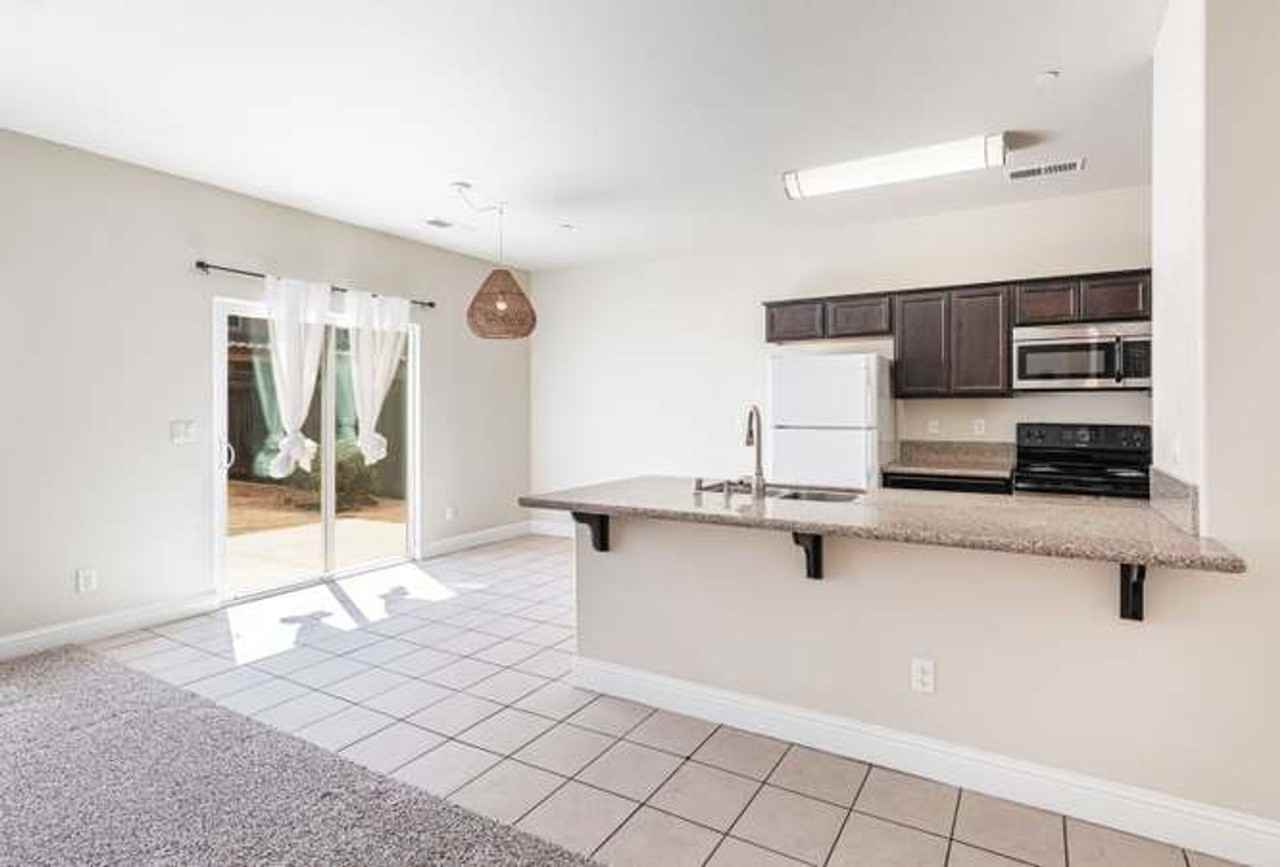 538 N Burgan Ave - Photo 7 of 29