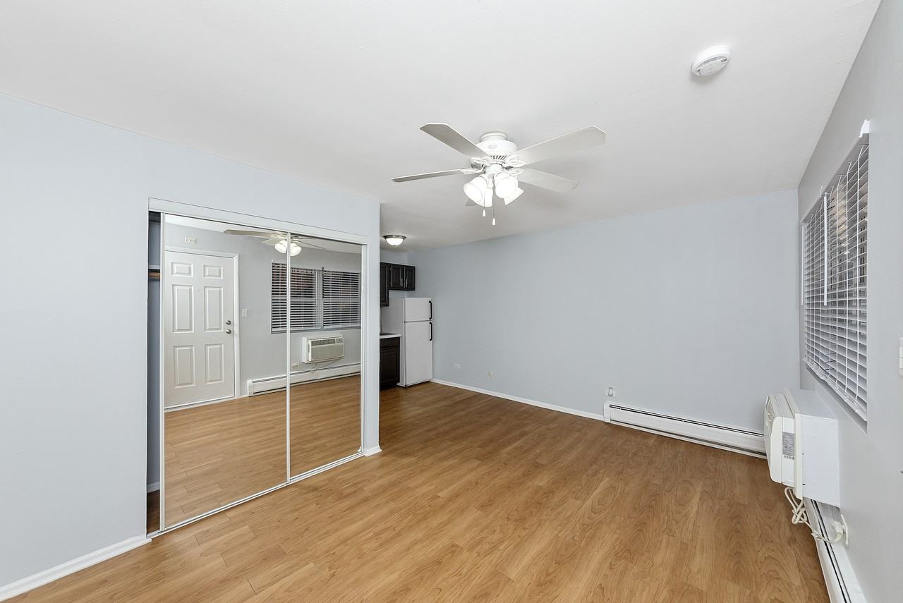 4541 N Beacon St #3F - Photo 2 of 5