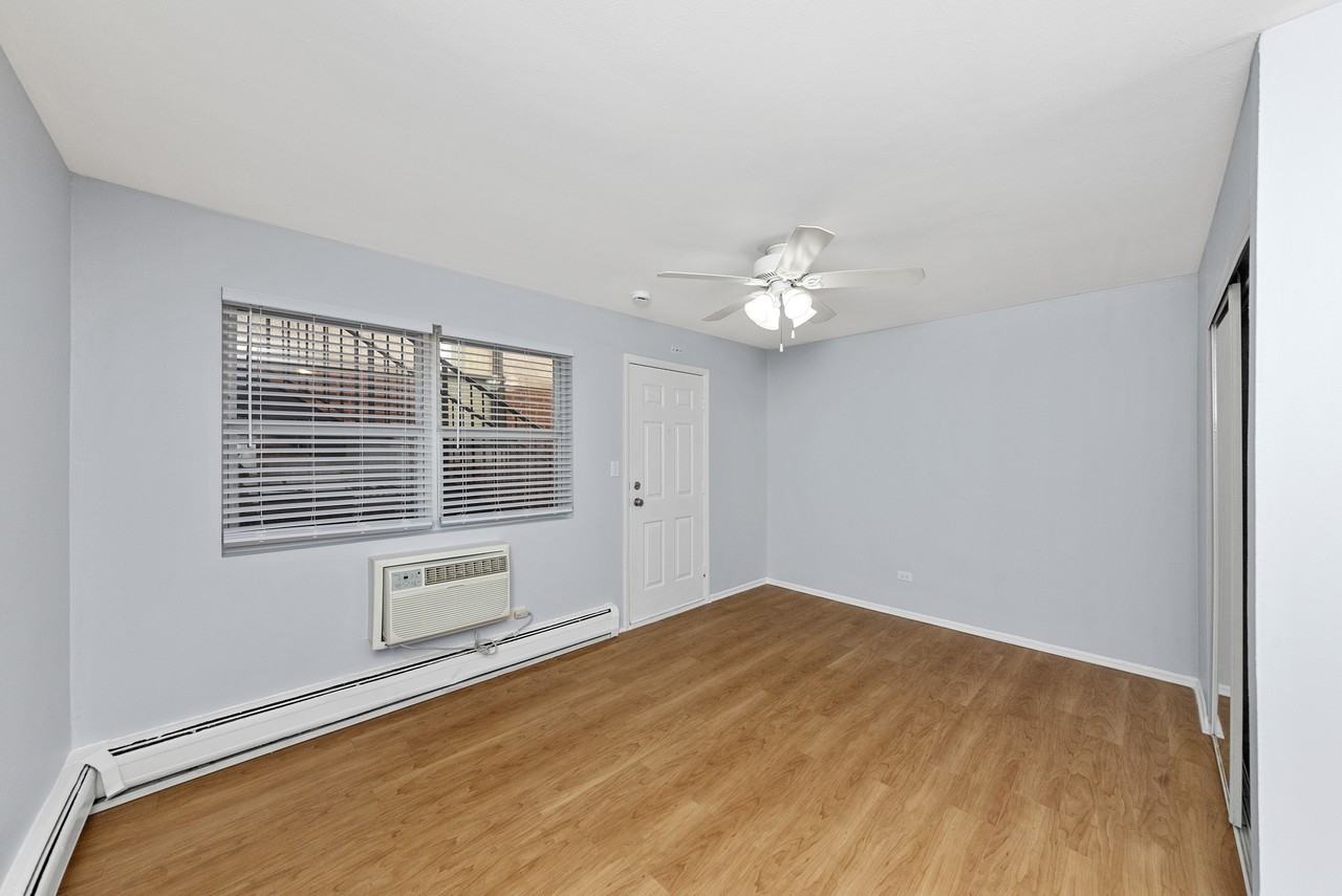 4541 N Beacon St #3F - Photo 3 of 5