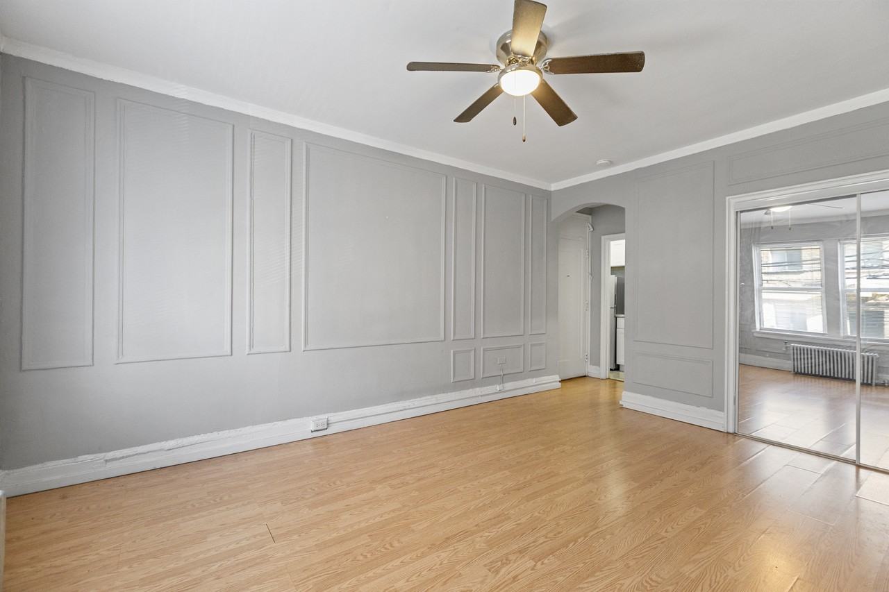 434 W Wellington Ave #208 - Photo 3 of 10