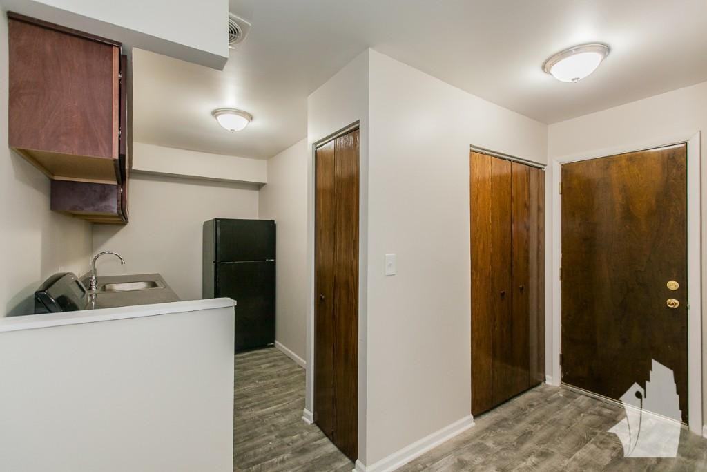 1040 W Hollywood Ave #315 - Photo 3 of 12