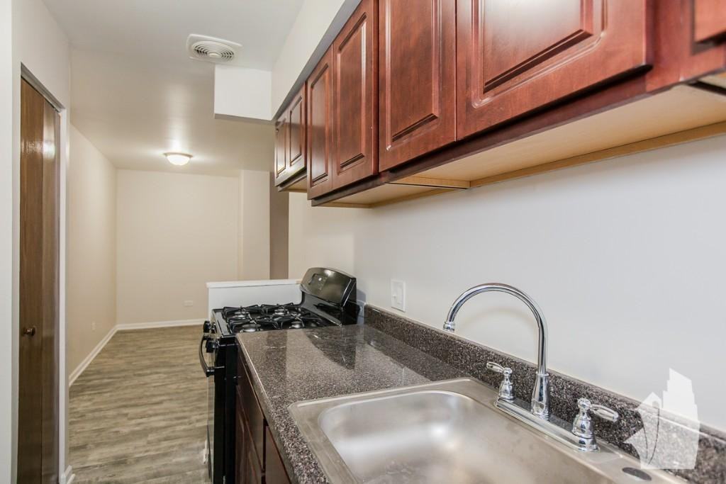 1040 W Hollywood Ave #315 - Photo 5 of 12