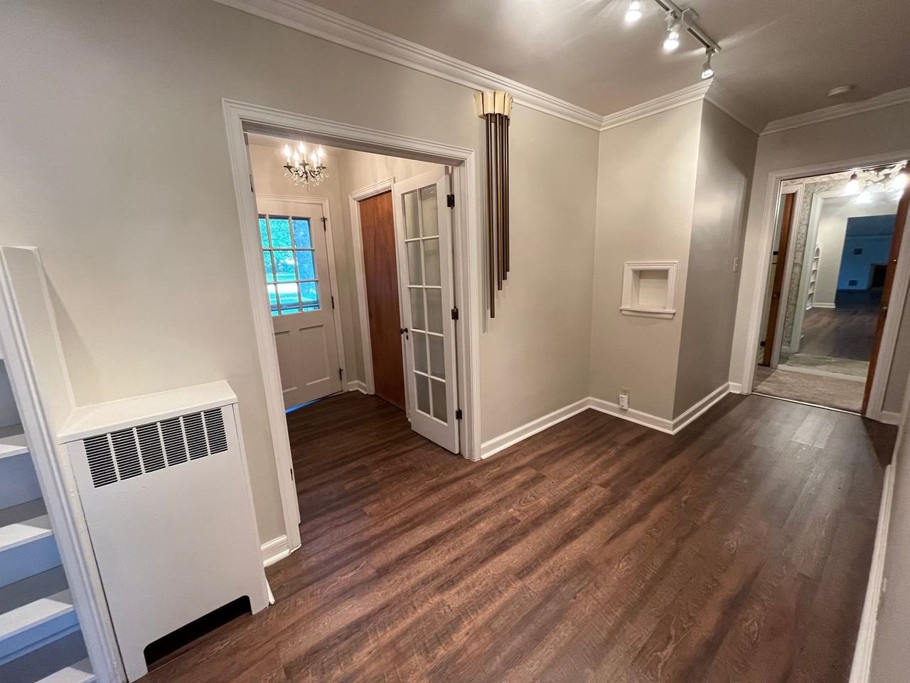 3323 Lakeshore Dr - Photo 3 of 9