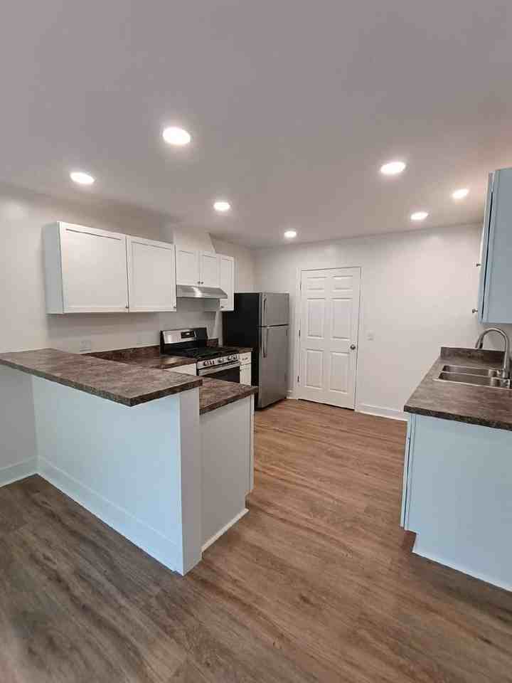 808 Sherman St - Photo 3 of 16