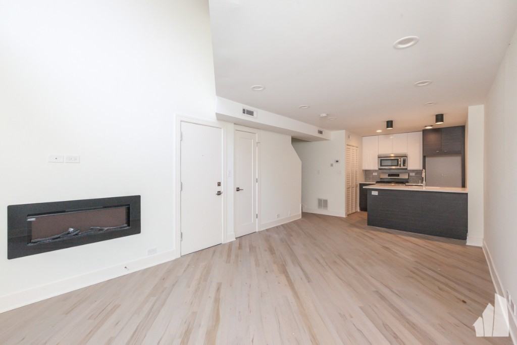 944 W Grace St #944B102 - Photo 2 of 18
