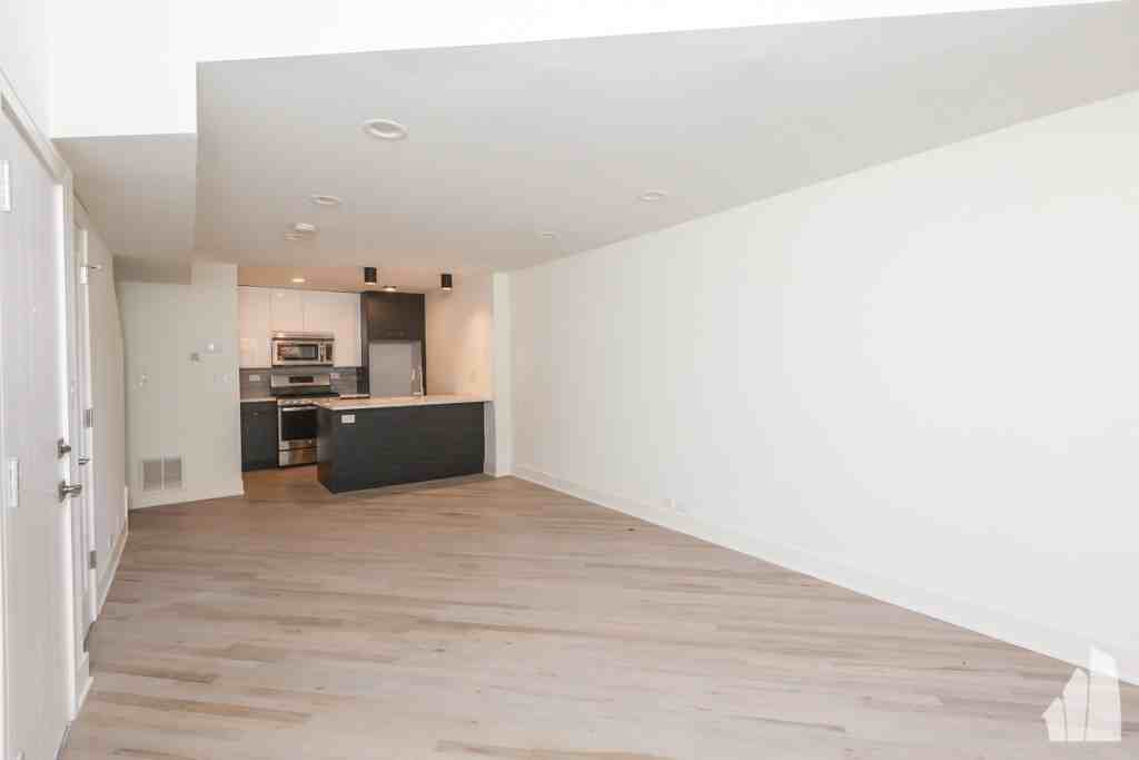 944 W Grace St #944B102 - Photo 3 of 18