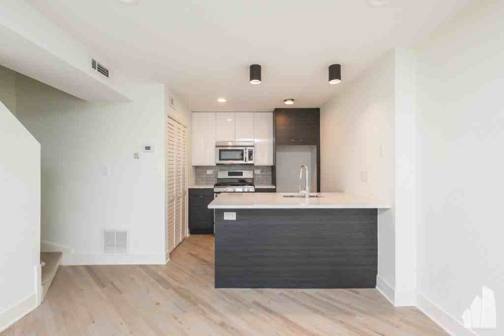 944 W Grace St #944B102 - Photo 4 of 18