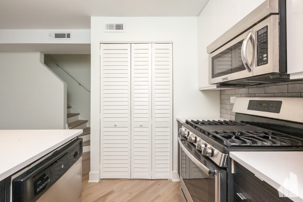 944 W Grace St #944B102 - Photo 7 of 18