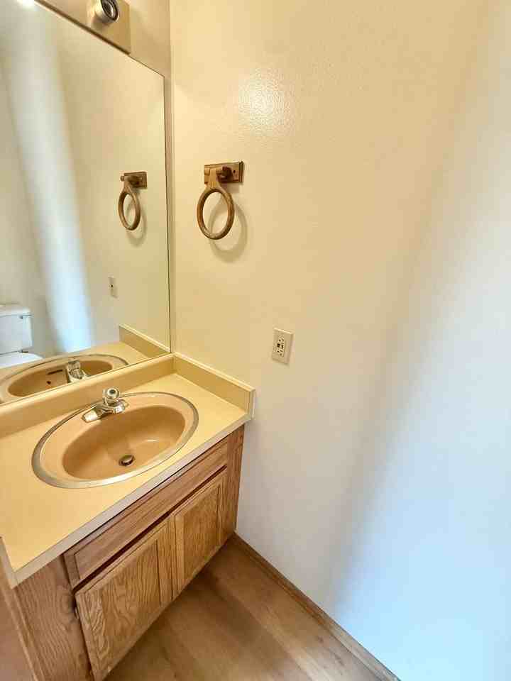 499 Forest Edge Cir - Photo 4 of 10