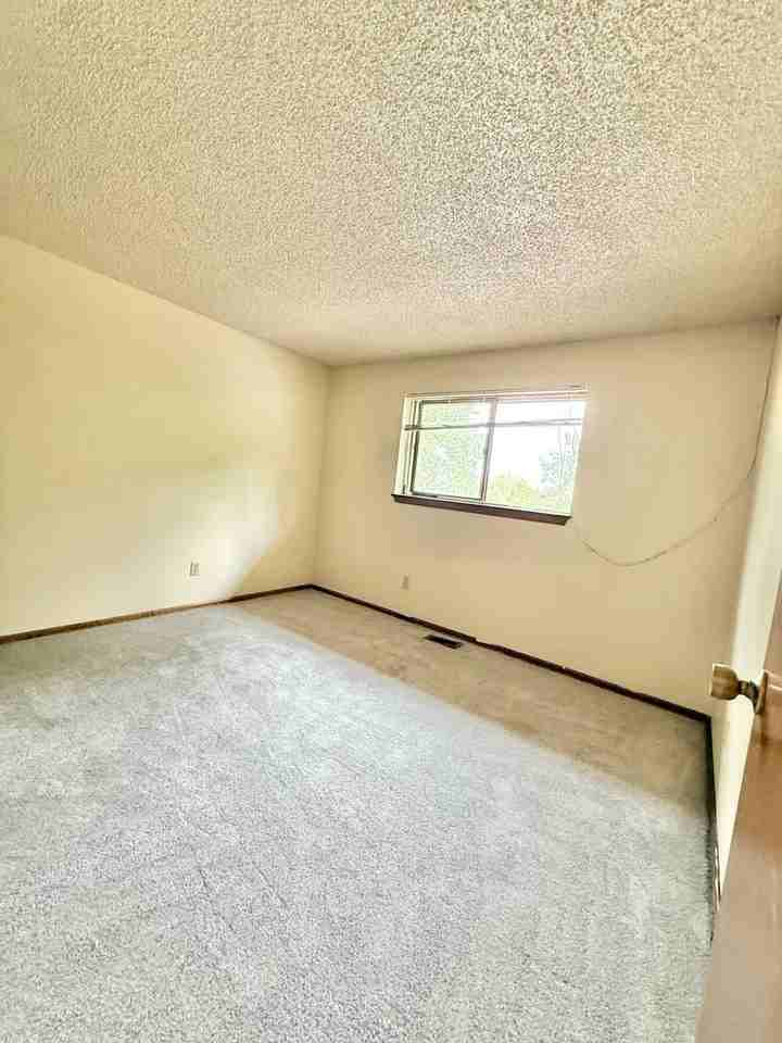 499 Forest Edge Cir - Photo 5 of 10