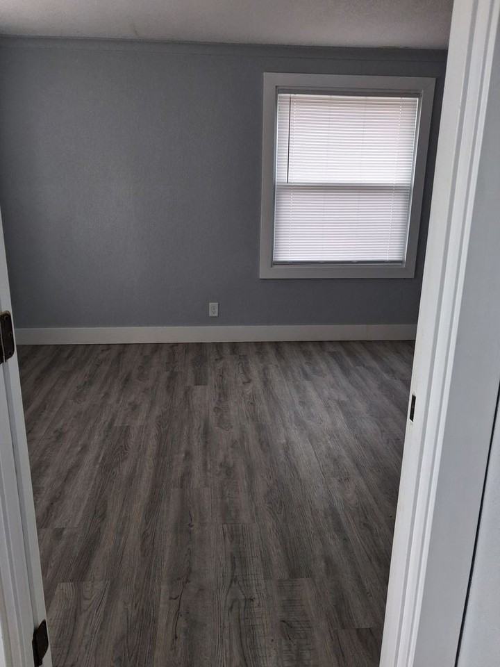 4346 N 28th St - Photo 2 of 15