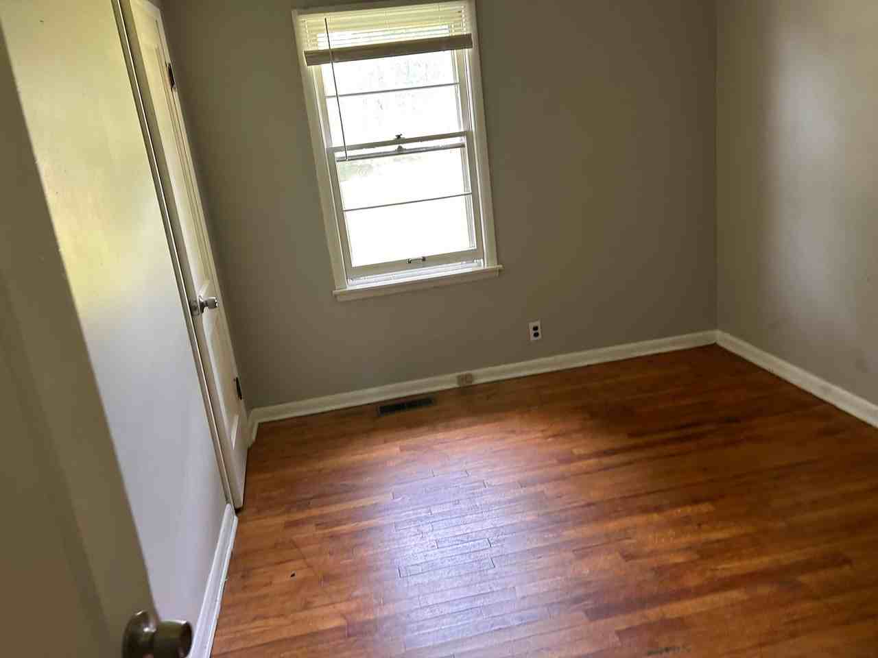 2702 Garvin Rd Nw - Photo 2 of 7