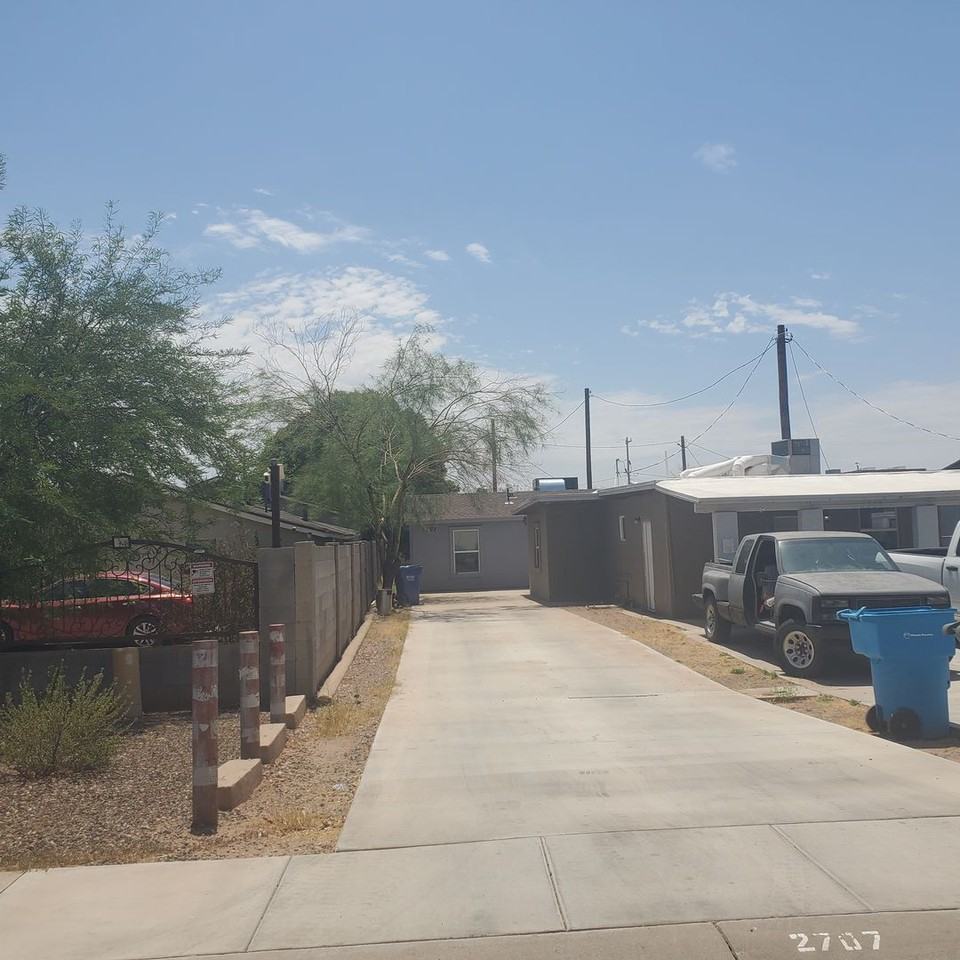 2707 E Moreland St - Photo 2 of 16