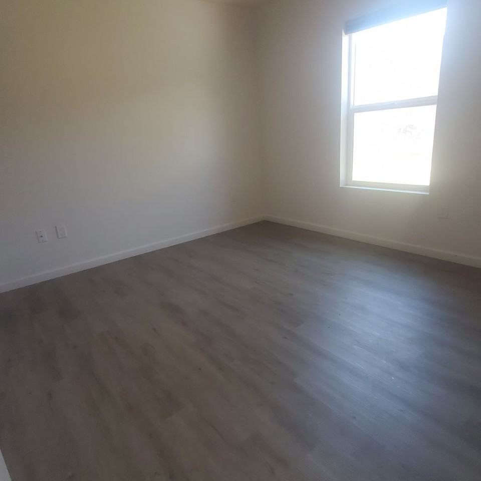 2707 E Moreland St - Photo 7 of 16