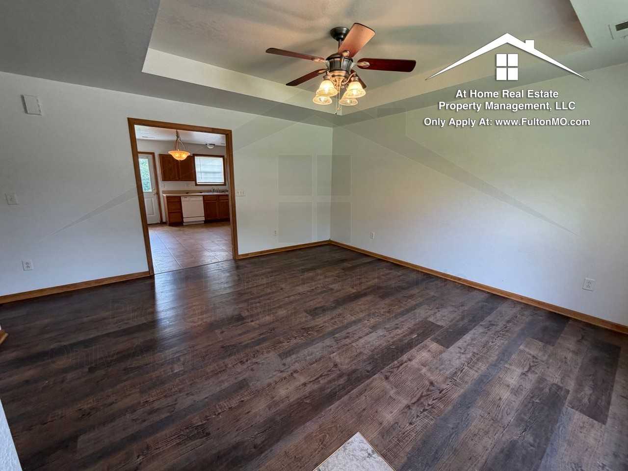 1902 Dunham Dr - Photo 4 of 31