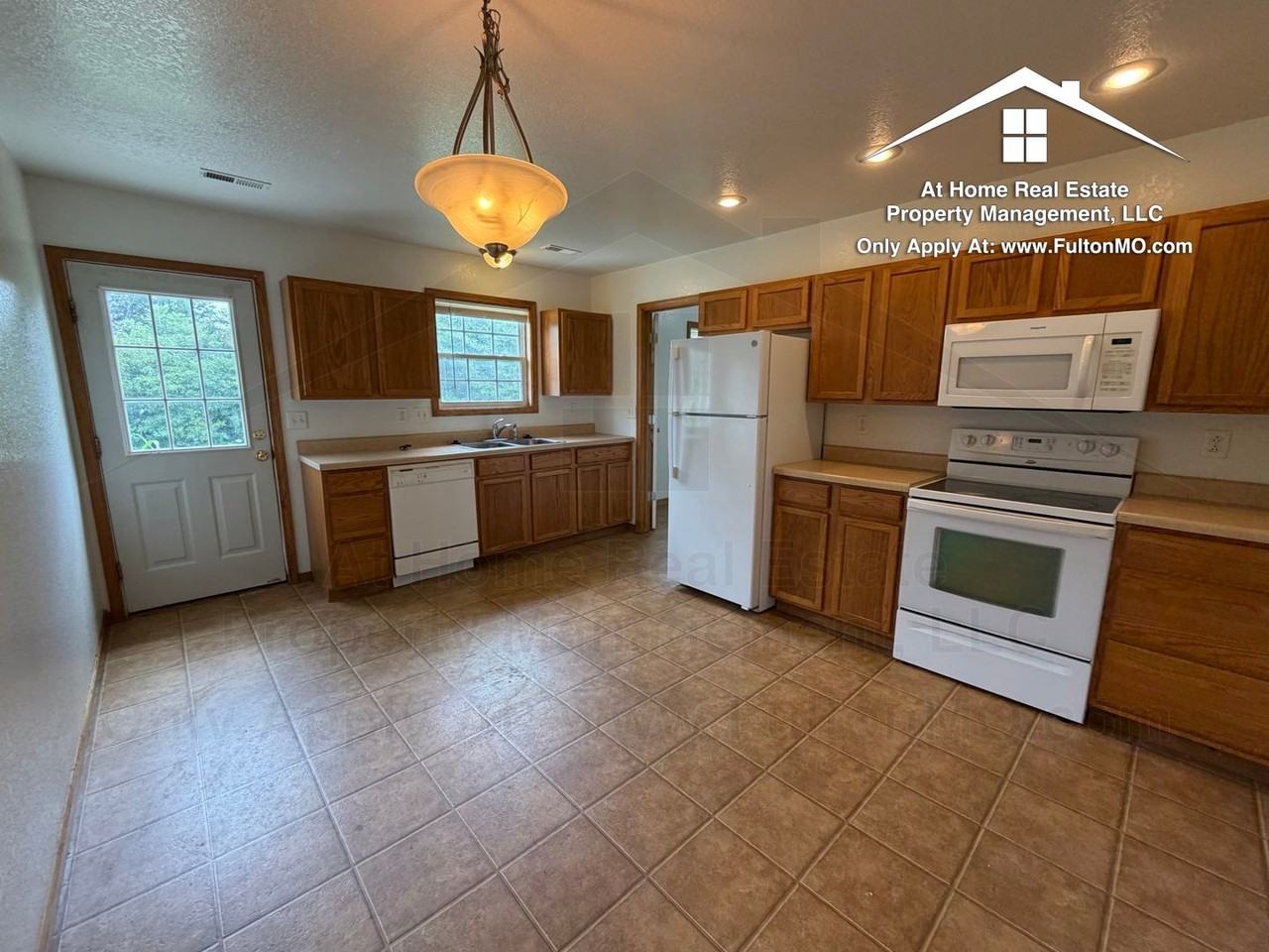 1902 Dunham Dr - Photo 7 of 31