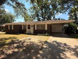 featured image of 810 Glencrest Ln