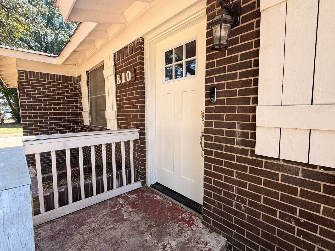 810 Glencrest Ln - Photo 2 of 31