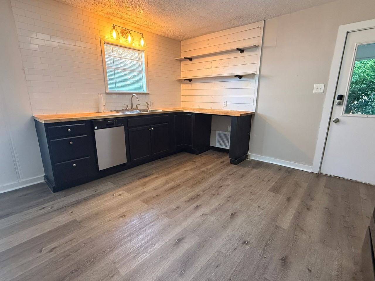 810 Glencrest Ln - Photo 5 of 31
