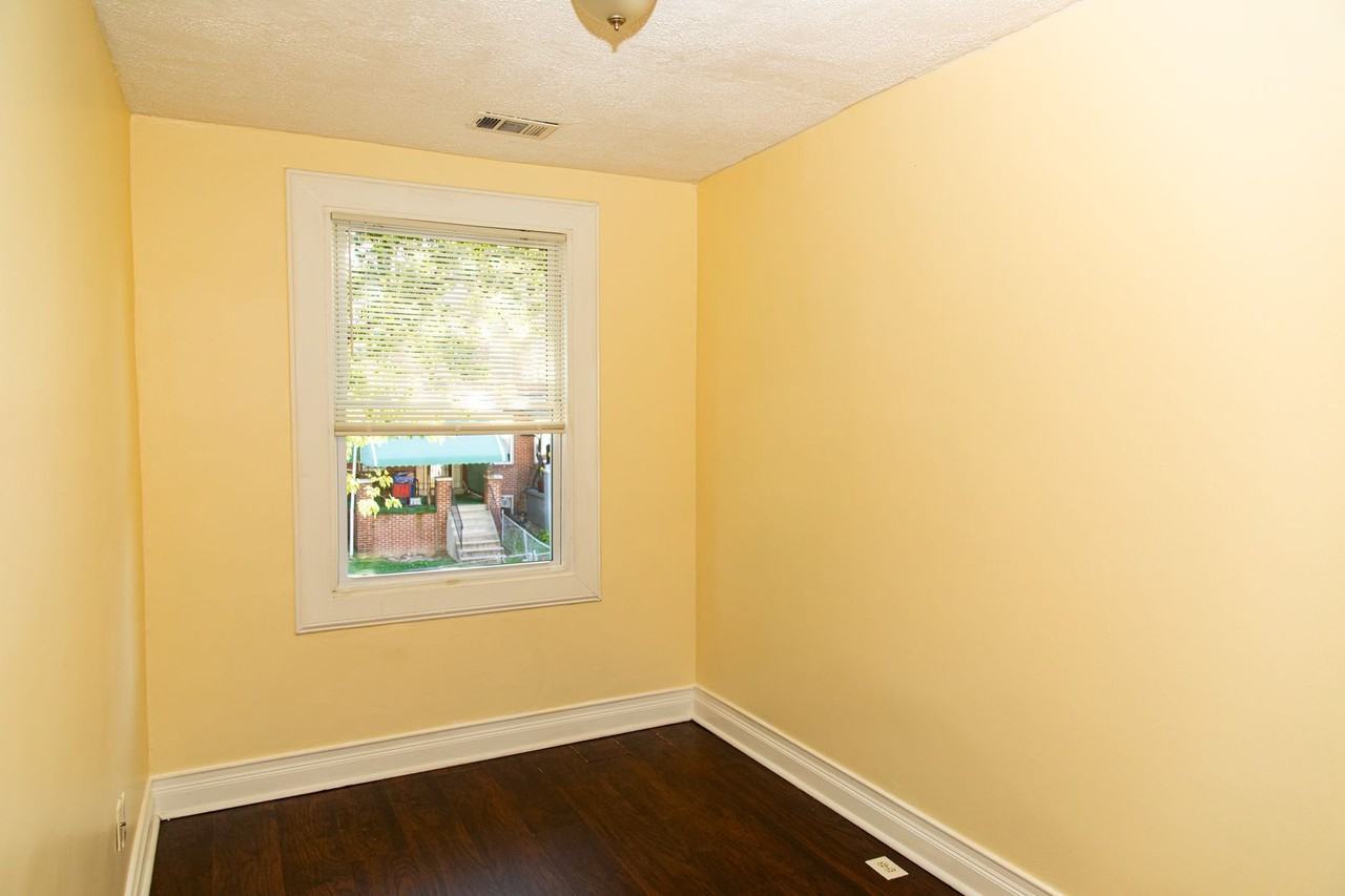 505 Denison St - Photo 4 of 25