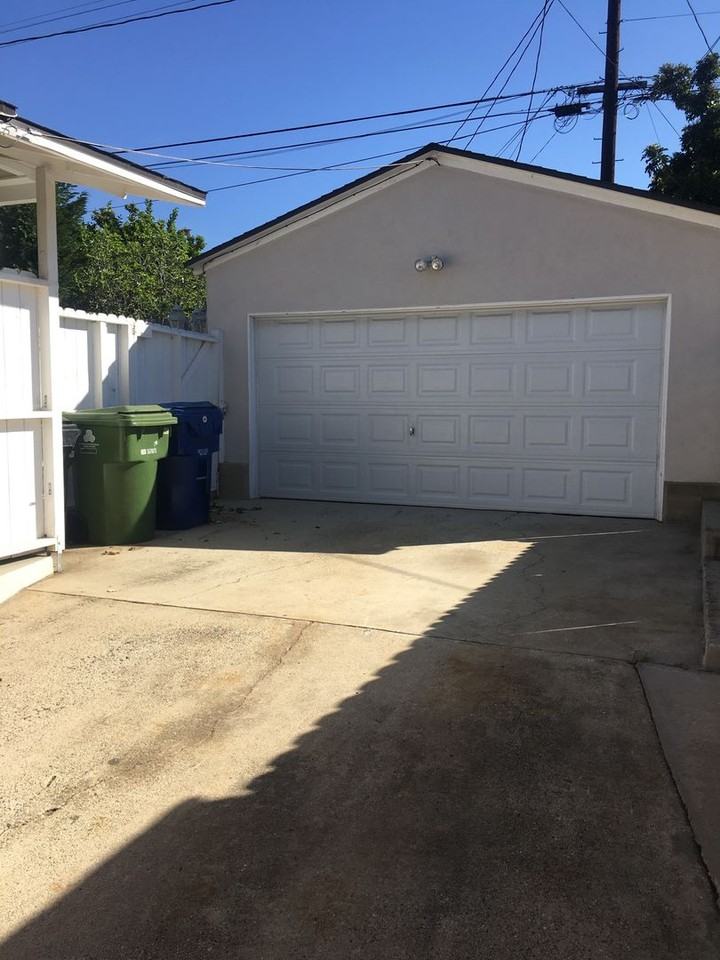 8340 Chase Ave - Photo 3 of 26