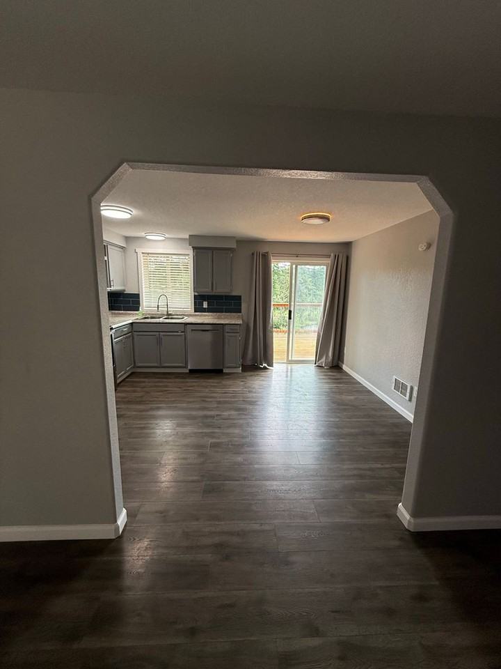1871 Lake Dr - Photo 4 of 13