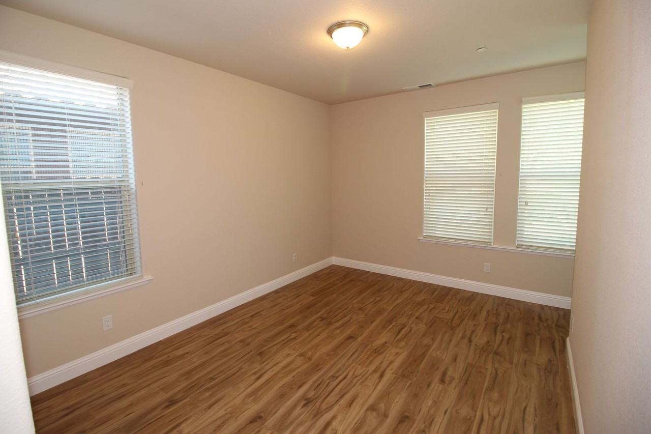 1838 E Green Sage Ave - Photo 5 of 32
