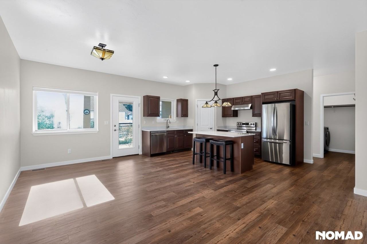 910 Pilot Knob Ave - Photo 6 of 41