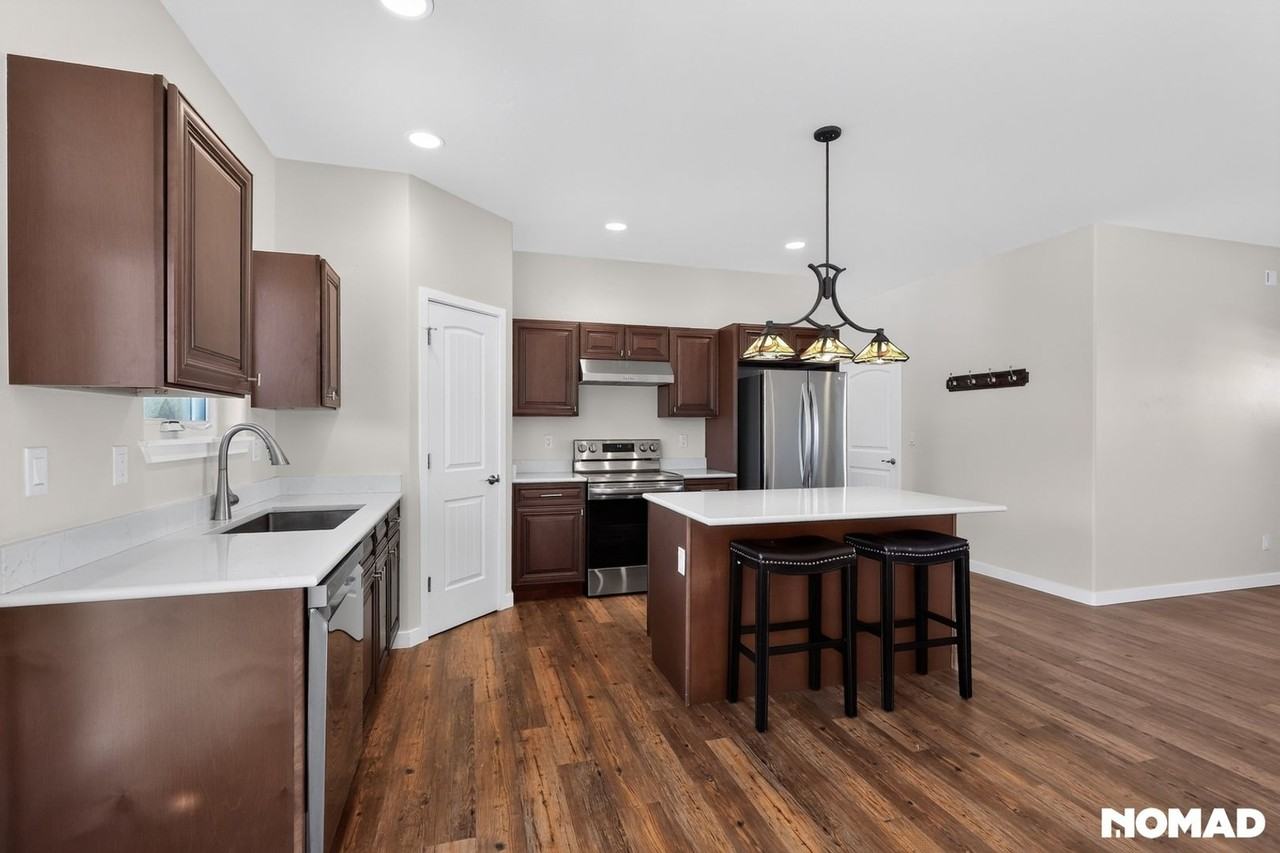 910 Pilot Knob Ave - Photo 5 of 41