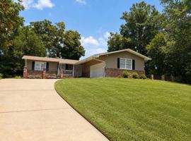 featured image of 933 Garrett Dr