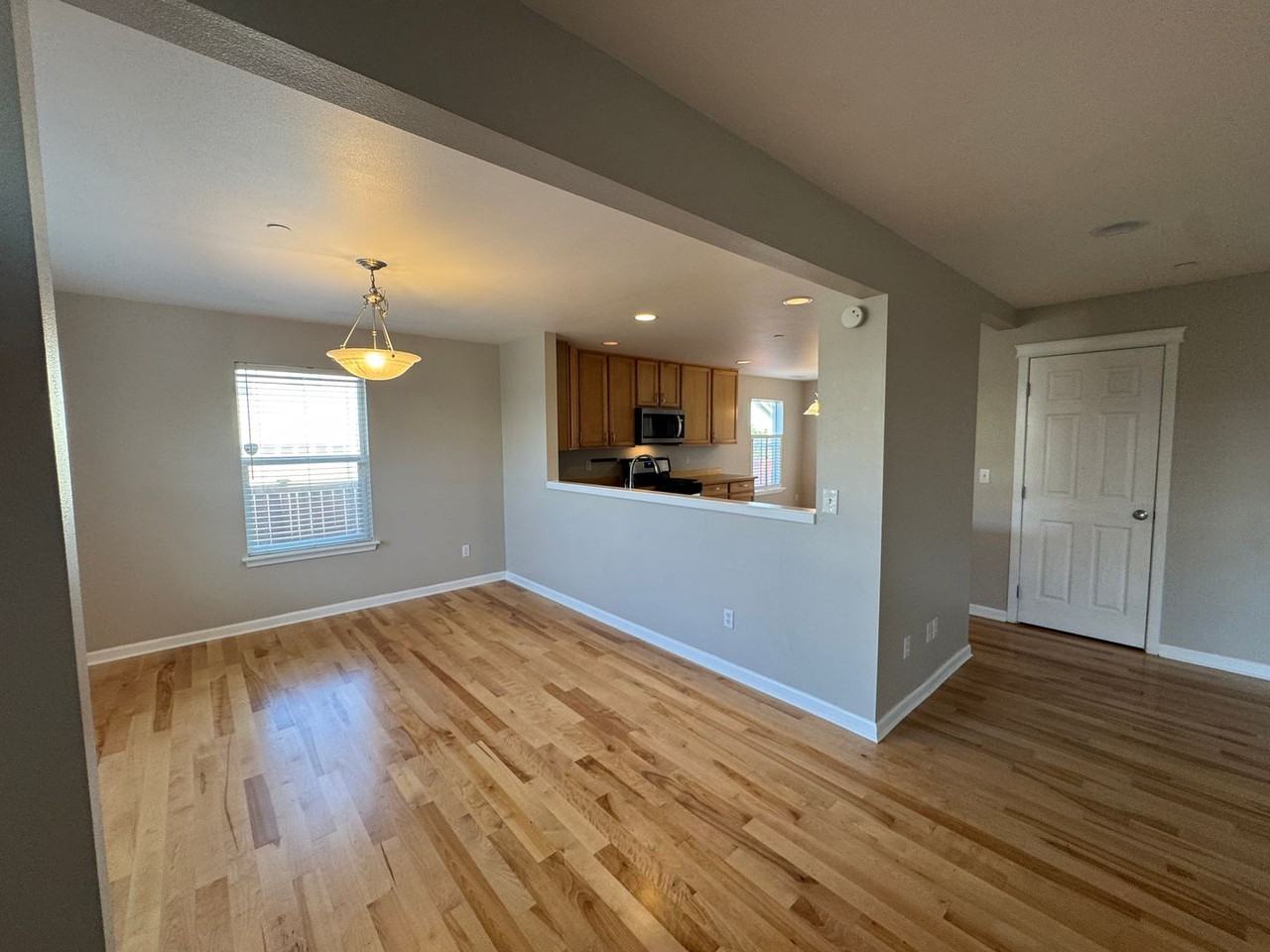 2811 Martin St - Photo 4 of 22