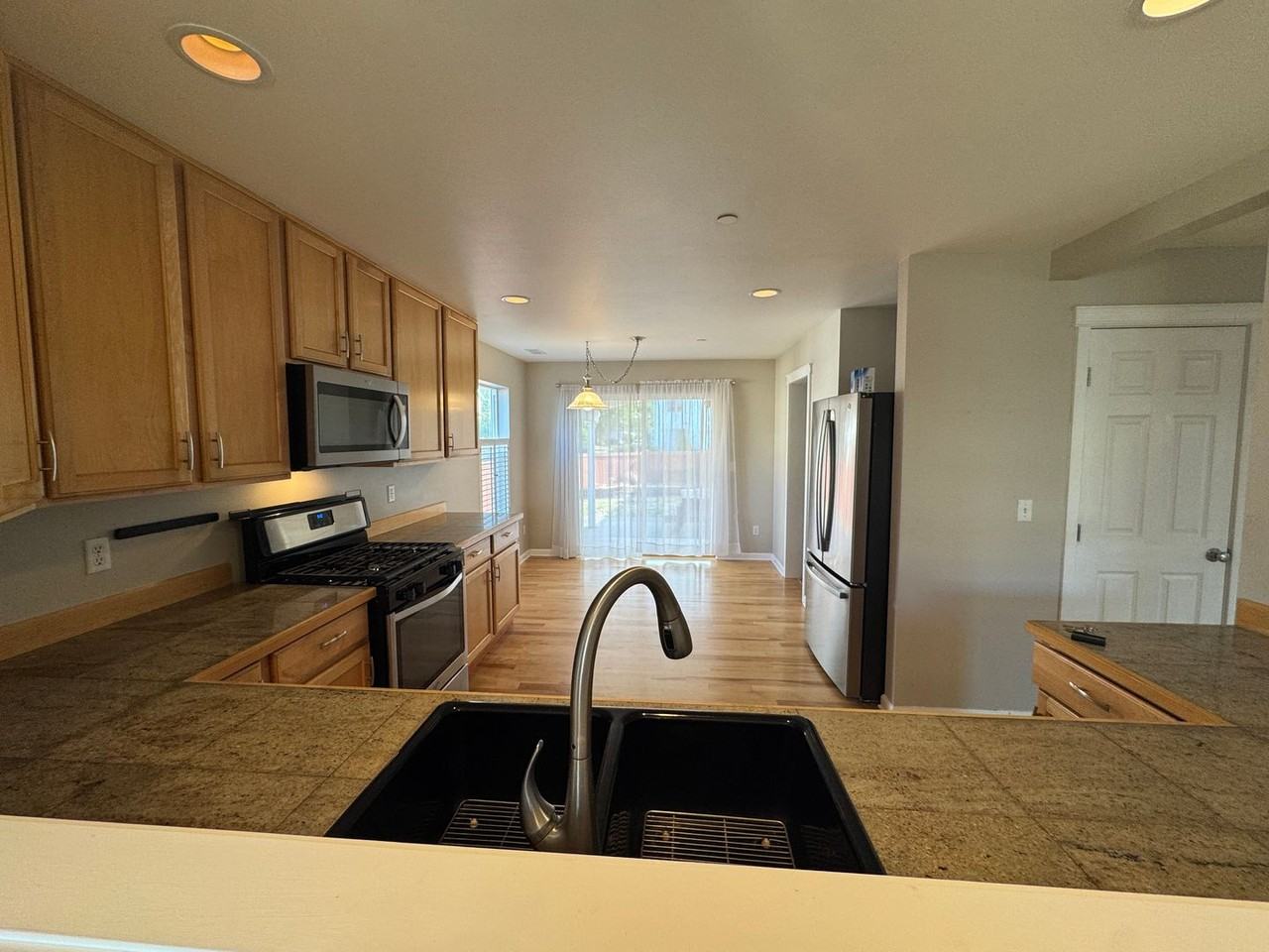 2811 Martin St - Photo 5 of 22