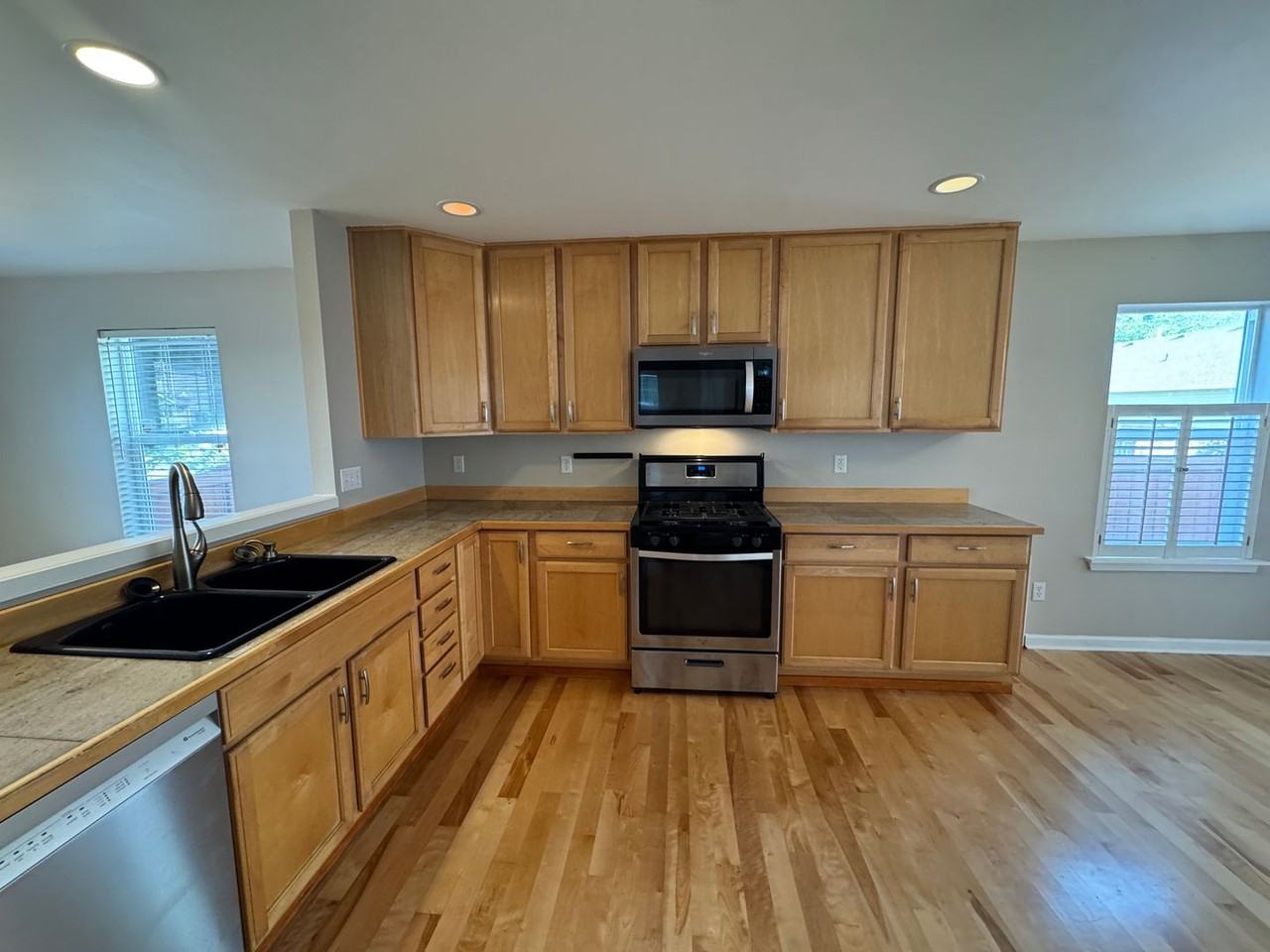 2811 Martin St - Photo 6 of 22
